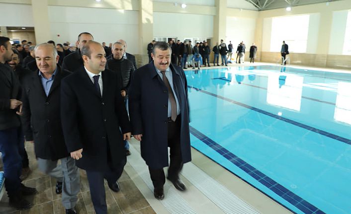 Kelkit Belediyesi Yarı Olimpik Yüzme Havuzu açıldı