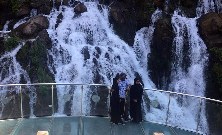 Arap turistler akın akın Tomara Şelalesine geliyor  