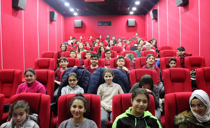 Gençlik Merkezi 284 gence Sarıkamış temalı sinema filmi izletti