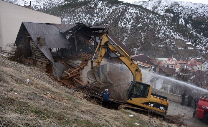 Gümüşhane’de metruk binaların yıkımını tamamlandı