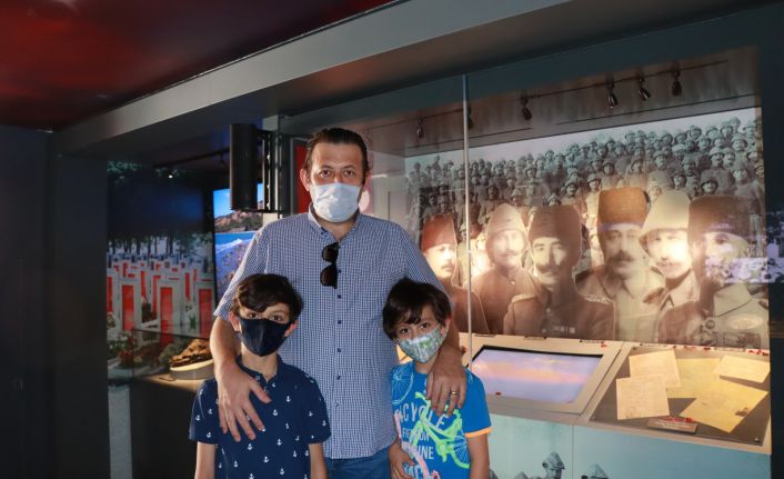 Yüzlerce kişi mobil Çanakkale müzesini gezdi