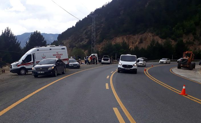 Zigana dağında 3 aracın karıştığı trafik kazası: 9 yaralı
