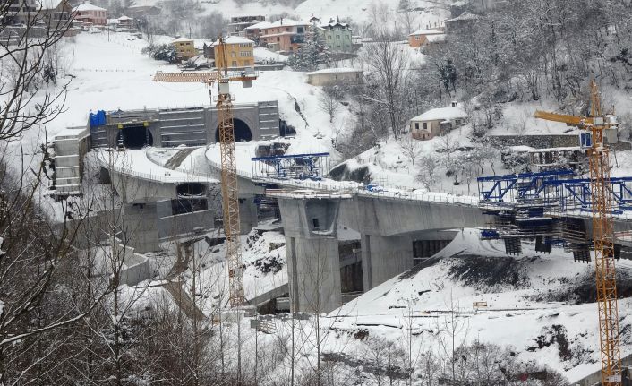 Yeni Zigana Tünelinde kara kışa rağmen çalışmalar tüm hızıyla devam ediyor