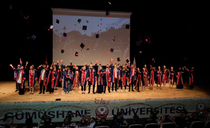 GÜ’de mezuniyet töreni düzenlendi