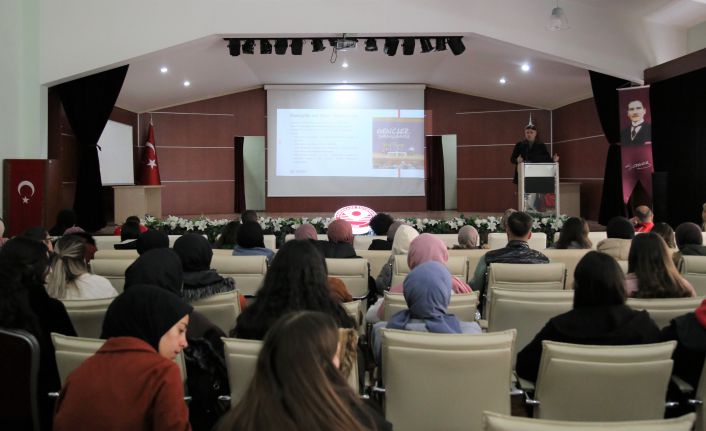 GÜ’de Gençlik Merkezi Tanıtımı ve bağımlılıkla mücadele programı düzenlendi