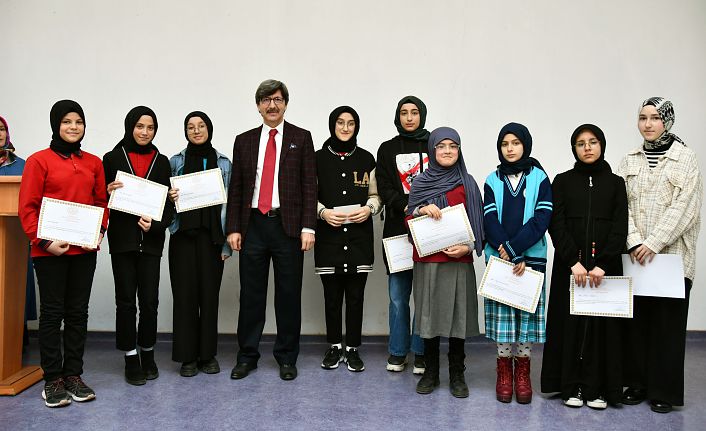Kızlar Genç Nida Kur'an-ı Kerim'i Güzel Okuma ve Hafızlık yarışması yapıldı