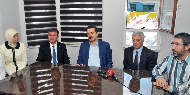Bakan Çelik AK Parti İl Başkanlığı İle SGK'yı Ziyaret Etti
