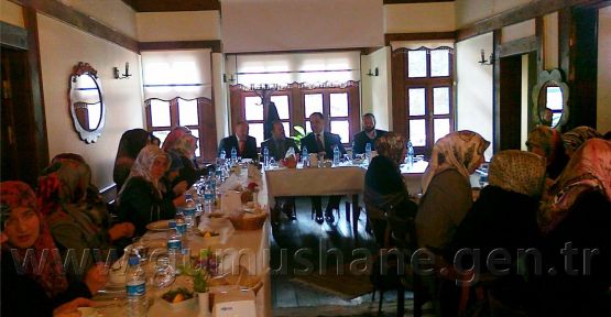 Bayan Kur'an Kursu Öğreticilerine yemekli toplantı