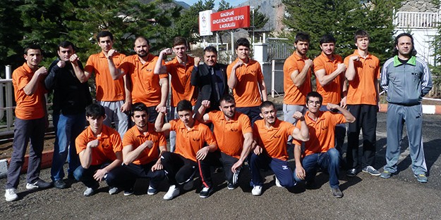 Bilek Güreşi Türkiye Şampiyonasına Katılacak Sporcular Antalya'ya Gitti