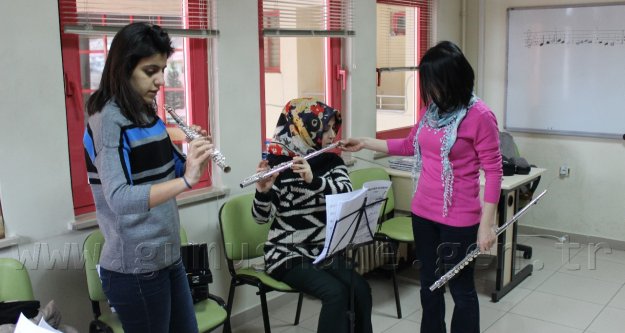 Gençlik merkezinde yan flüt kursu başladı
