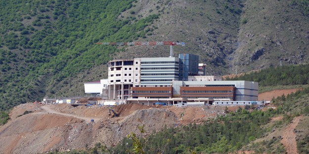 Gümüşhane'nin Yeni Hastanesi Hızla Yükseliyor