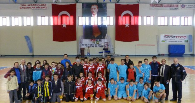 Hetbol’da Atatürk Ortaokulu birinci oldu