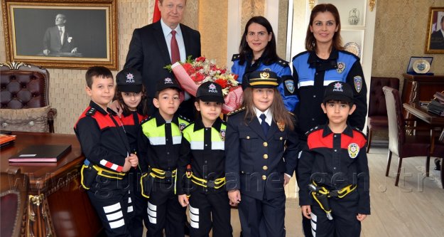 Minik Polislerden Vali Yavuz’a Ziyaret