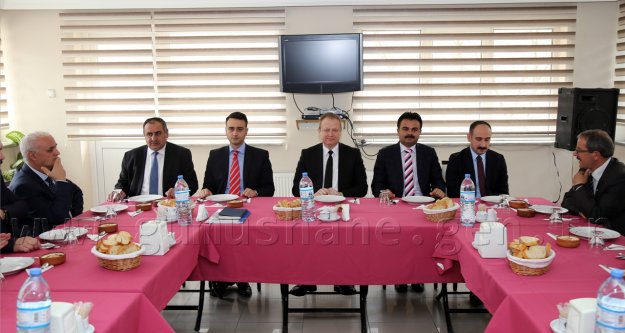Vali Yavuz, Kaymakam ve İl Genel Meclisi üyeleriyle bir araya geldi
