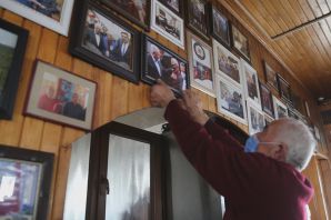 Demirel ve Özal’dan bu yana bütün devlet adamlarının fotoğraflarını tesisinde sergiliyor