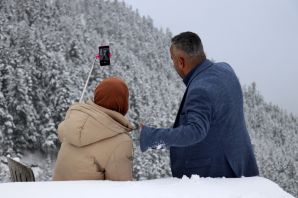 Zigana dağında kar yağışı ulaşımı olumsuz etkiliyor