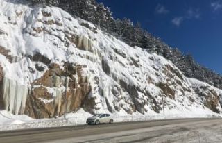 Zigana Dağı’nda devasa buz sarkıtları şaşırtıyor