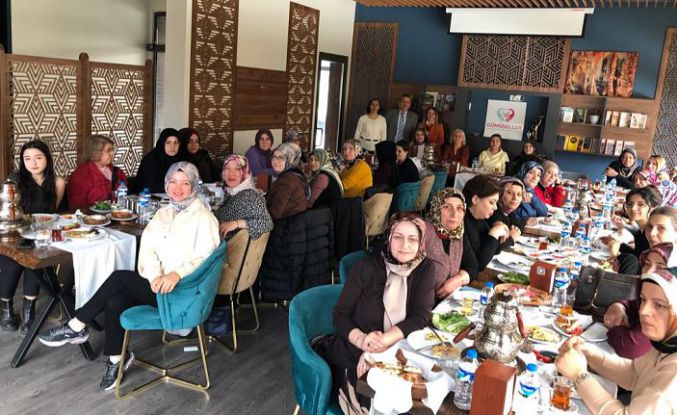 İYİ Partili kadınlar depremzede kadınlarla kahvaltıda buluştu