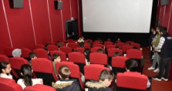 Gümüşhane'de çocuklar sinema keyfiyle bilinçleniyor