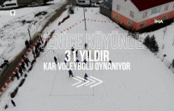 Bu köyde 31 yıldır kar voleybolu oynanıyor