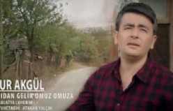  Onur Akgül - Aşağıdan Gelir Omuz Omuza