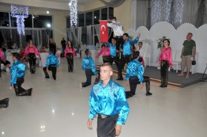 Gümüş Dans Topluluğu Kıbrıs’ta gösterilerini sunuyor