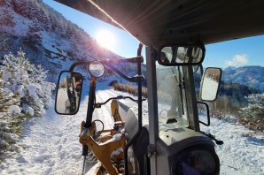 Gümüşhane’de kar nedeniyle kapanan köy yolları ulaşıma açılıyor