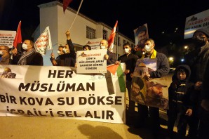 Gümüşhane caddelerinde 'Katil İsrail defol' sloganları