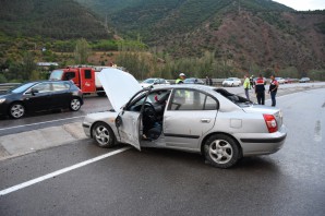 Gümüşhane'de iki ayrı trafik kazasında 10 kişi yaralandı