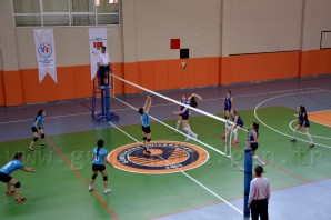 Gümüşhane Üniversitesi voleybol takımlarından iyi başlangıç
