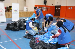 Gençlik Merkezi gönüllülerinden mavi kapak seferberliği