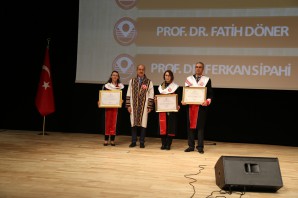 GÜ’de Akademik Cübbe Giyme ve Belge Takdim Töreni gerçekleştirildi