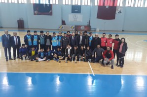 Okullar arası genç erkekler Futsal müsabakaları tamamlandı