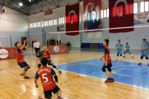 Küçükler voleybol yarıfinal müsabakaları Gümüşhane'de