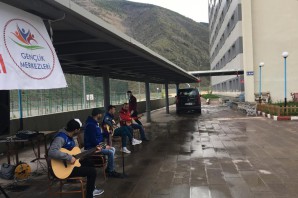 Gençlik Merkezinden karantinadaki vatandaşlara konser
