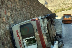 Gümüşhane’de ambulans kaza yaptı: 2 sağlıkçı yaralandı