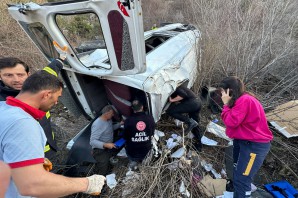 Gümüşhane’de yolcu minibüsü uçuruma yuvarlandı: 7 yaralı