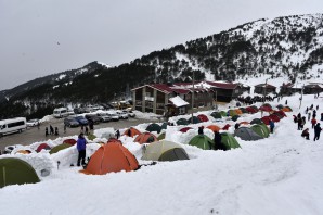 Zigana dağında ağır kış şartlarında hayatta kalmayı öğreniyorlar