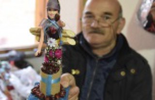Anadolu kadınının çilesini oyuncak bebeklere işliyor