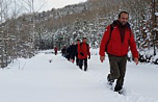 Gümüşhaneli dağcılar kar altında yürüdü