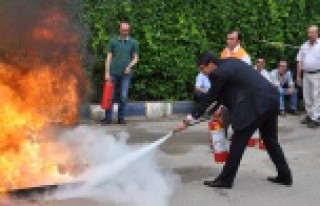 Milli Eğitim Müdürlüğünde yangın tatbikatı