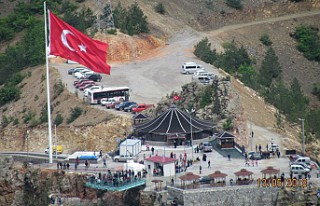 Torul Kalesi Cam Seyir Terası Belediye’ye kiralandı