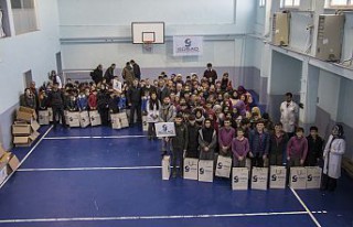 GÜSAD'dan 375 öğrenciye kışlık bot yardımı