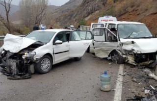 Gümüşhane’de iki ayrı trafik kazasında 9 kişi...
