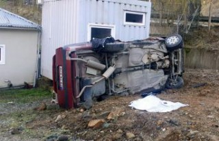 Kürtün’de otomobil takla attı: 2 yaralı