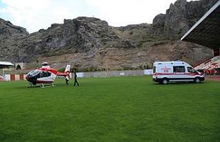 Ambulans helikopter 56 yaşındaki hasta için geldi