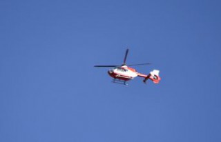 Ambulans helikopter ağır kanamalı hasta için havalandı