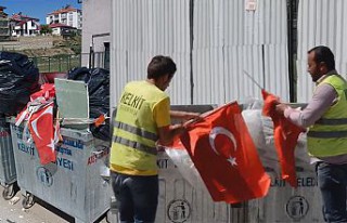 Belediye işçilerinin Türk bayrağı hassasiyeti...