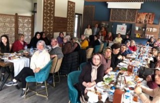 İYİ Partili kadınlar depremzede kadınlarla kahvaltıda...