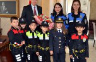 Minik Polislerden Vali Yavuz’a Ziyaret